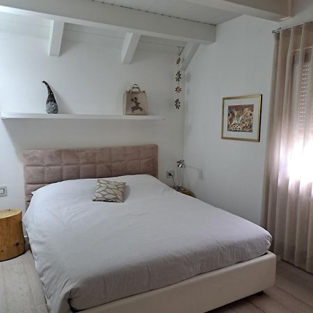Home White Laives Dış mekan fotoğraf