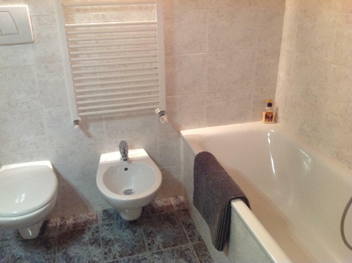 Home White Laives Dış mekan fotoğraf